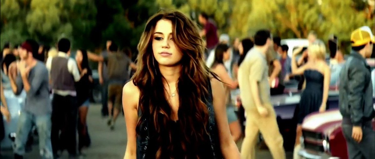 PopCrave's tweet photo. 16 years ago today, Miley Cyrus released “Party in the U.S.A.” https://t.co/giQ6myezYp