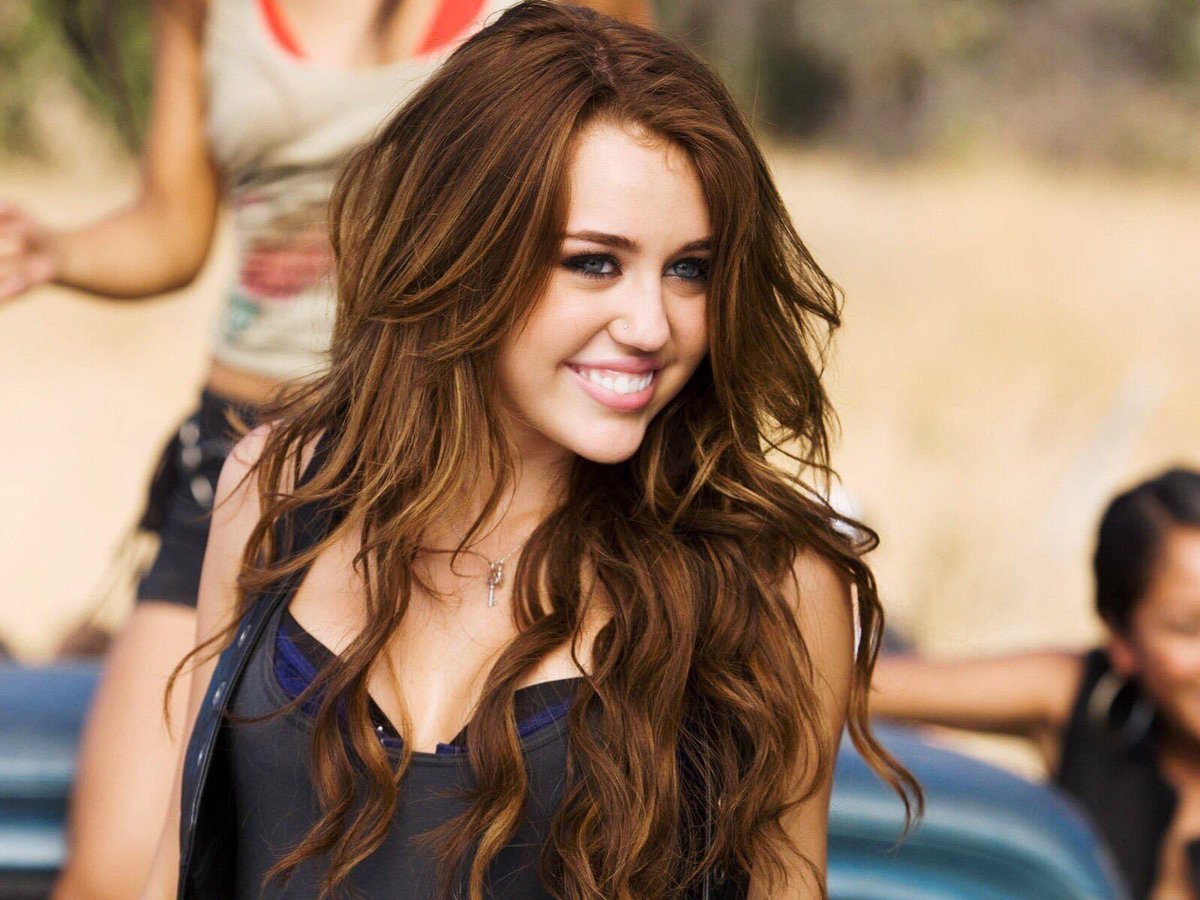 PopCrave's tweet photo. 16 years ago today, Miley Cyrus released “Party in the U.S.A.” https://t.co/giQ6myezYp