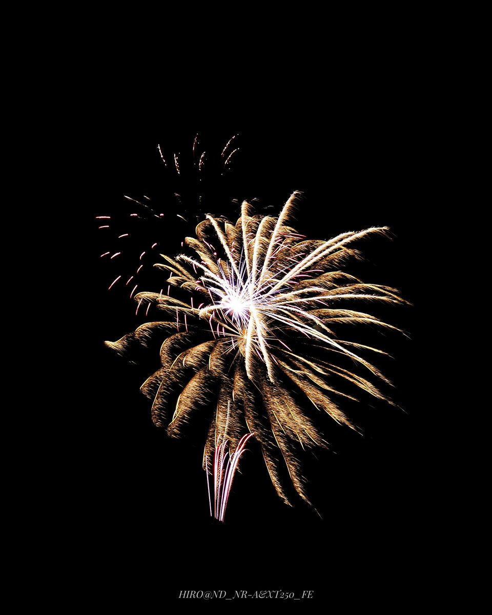 HIRO_JO3WGV's tweet image. 2025.08.09.Sun.🎆 
#花火撮影 🎇📷✨ 
#fireworkphotography 
#fireworksphotography 
#firework #fireworks #花火 📸 
#omsystemom1 #om1markii 📷 
#mzuiko20mmf14pro #om写真投稿 
#単焦点レンズの世界 #om花火写真  instagram.com/p/DNMw07TxoQk/…