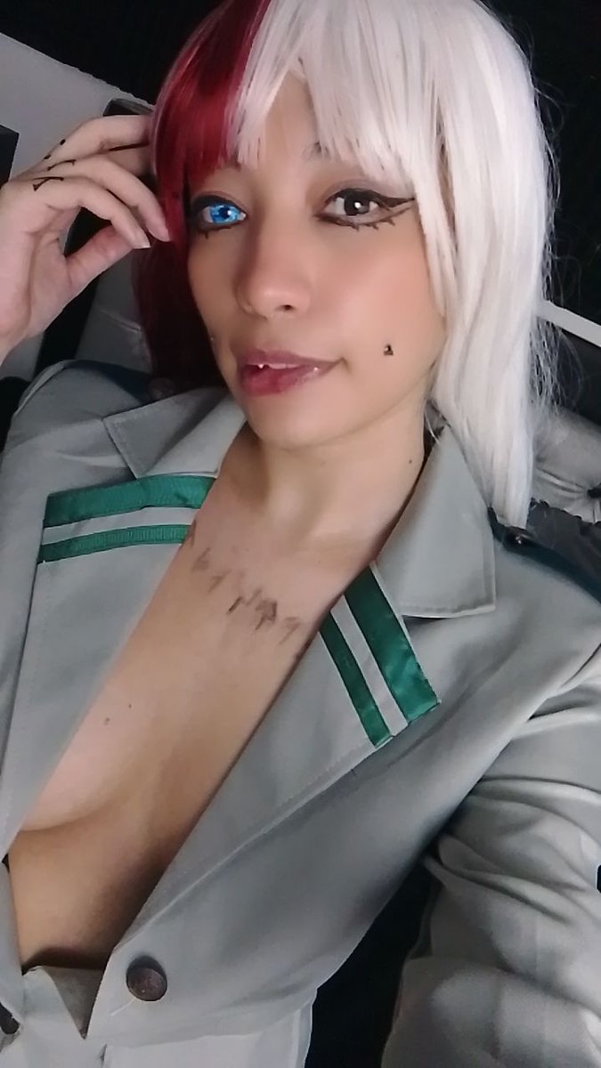 LoreDepp1's tweet photo. Sexy 😘 #todorokishoto #cosplay https://t.co/GdTNDnNYhl