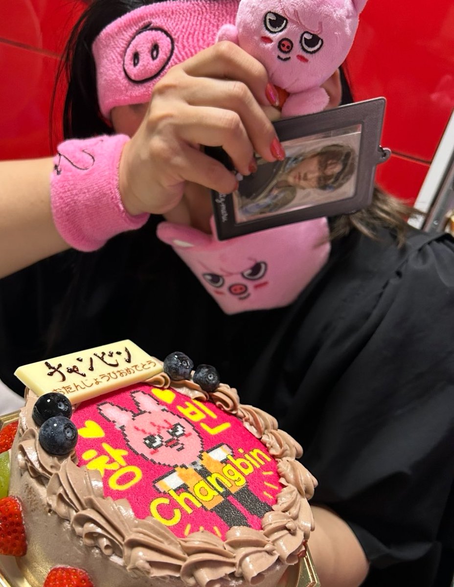 atpc_chan's tweet photo. チャンビンお誕生日おめでとう🎊
歴代の写真や最近撮ったフォトイズムでも、、、(空白じわる
毎日宿命聴きながら出勤している私です🏃‍♀️
(Xにはなかなかいませんが)
チャンビンの作る歌が、歌声が、ラップが、ダンスが全部大好きです
生まれてきてくれてありがとう🙏
たくさん食べて健康にいてください🍚 https://t.co/EUQhP7BaOa