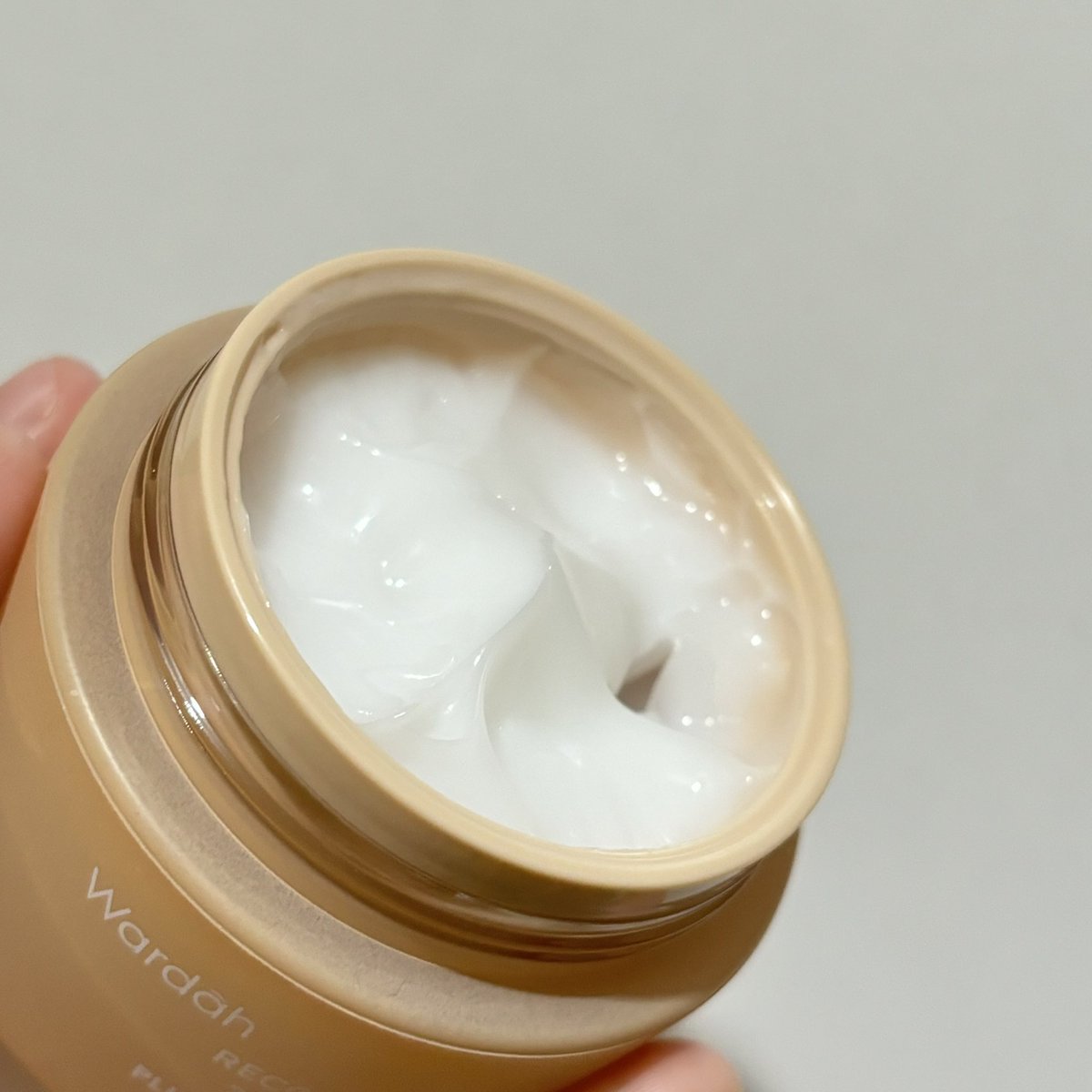 GIVEAWAY WARDAH
Bagi-Bagi Skincare Untuk 10 Pemenang🎊

rules:
— follow <a href="/nadyakhanza/">nad</a> 
— RT &amp; ❤️ tweet ini
— reply: mau dong 

end besok..!
#giveaway #zonauang #zonajajan