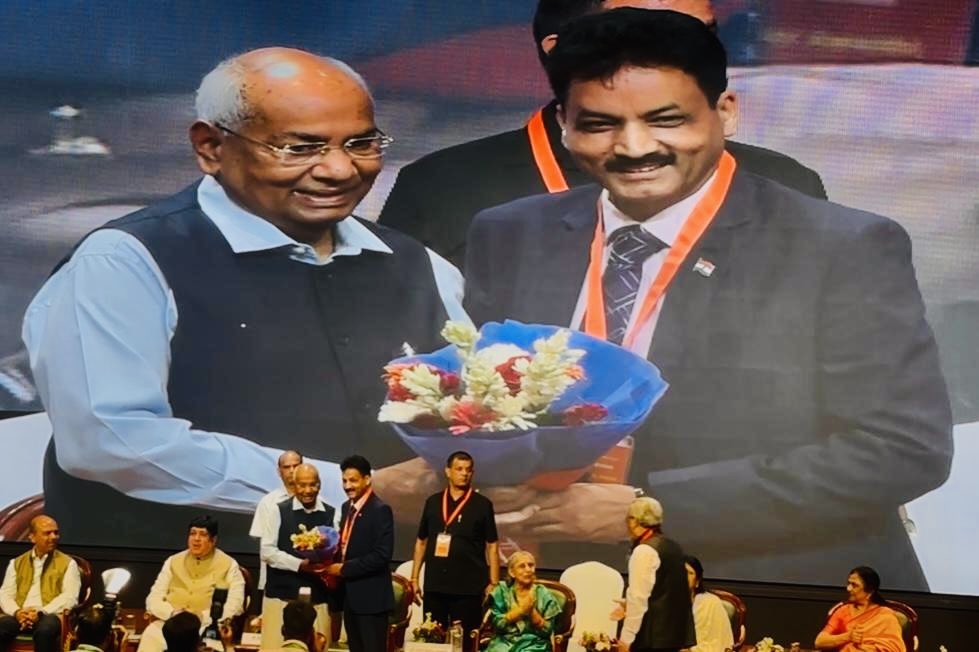 Glad to meet Mr Dileep Sanghani, Chairman, IFFCO, and discuss collaborative opportunities in advancing farmers’ welfare, sustainable agriculture, and cooperative growth. #IFFCO #Agriculture #Sustainability #phdcci #farmerwelfare #cooperatives <a href="/phdchamber/">PHD Chamber</a> <a href="/IFFCO_PR/">IFFCO</a>