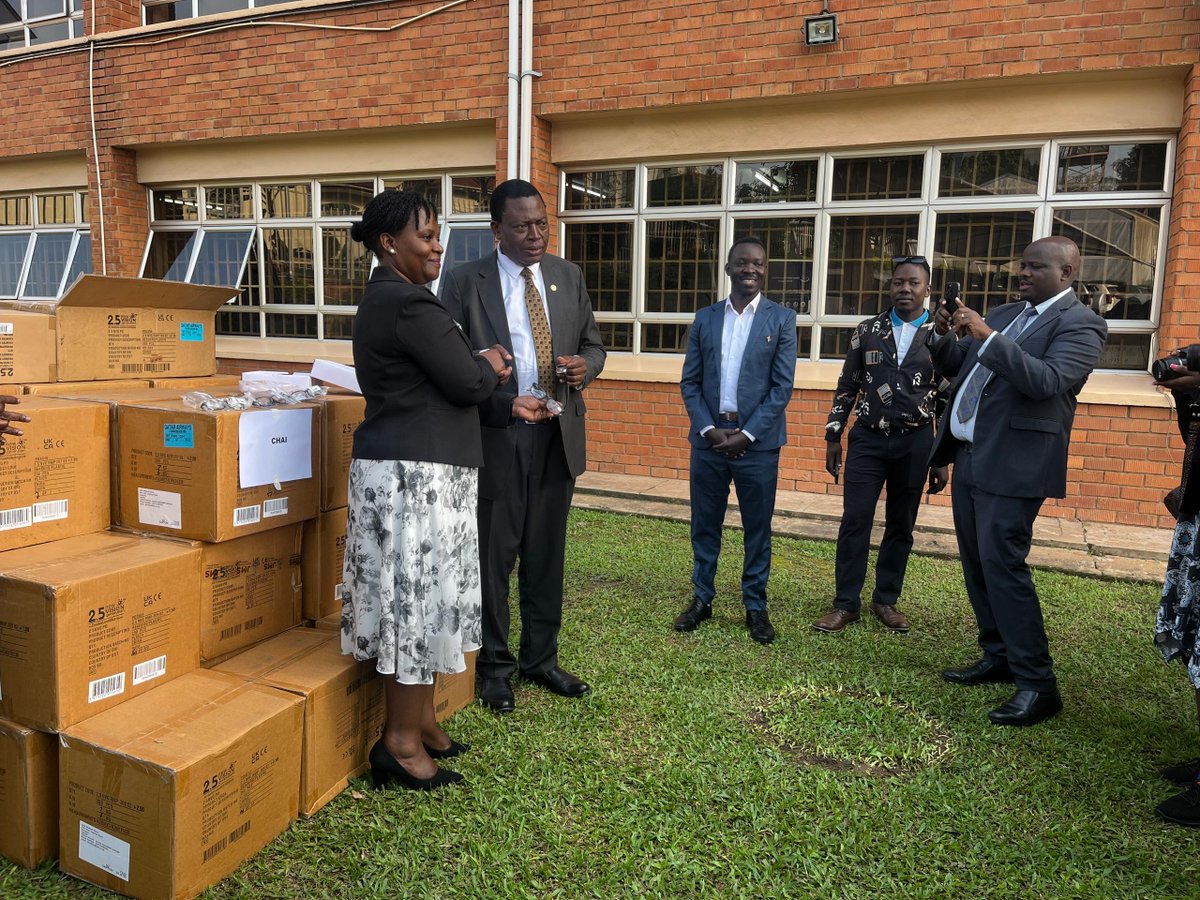 CHAI_health's tweet image. On 29 July 2025, CHAI donated 16,200 reading glasses to @MinofHealthUG, kickstarting the integration of eye health — including vision screening and eyeglasses — into community health services, beginning in Kaliro District.

👓🇺🇬 #EyeHealth #AssistiveTech