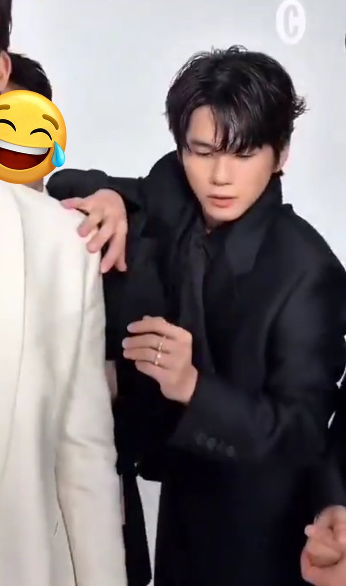 아 웃기네
댓글 예쁘게 써줘😎😎
이러더니 사이에서 쭈구리로 나오는데?ㅋㅋㅋㅋㅋㅋㅋ