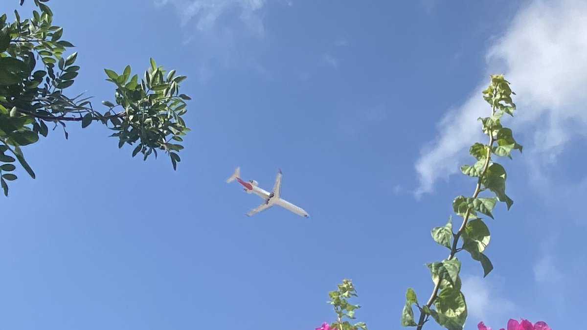 JoseMBretones's tweet photo. Hasta ahí mismo 🥚 de @Iberia y de @AirNostrumLAM. Las tarifas más altas de España para volar desde @AeropuertoLEI y nos manda desde #Valencia un avión de prácticas para que nos jorobe la mañana con su ruido @aeroalmeriainfo @Almeria_Aerea @ideal_almeria https://t.co/mkrOZ9hDQD
