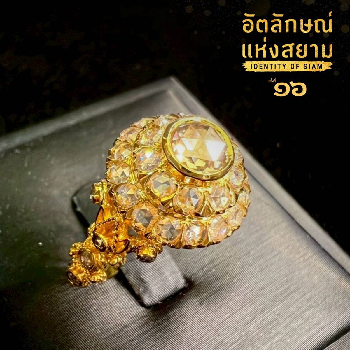 ✨ เหลืออีกเพียง 9 วัน เท่านั้น!
เตรียมพบกับงานหัตถศิลป์ไทยสุดยิ่งใหญ่ “อัตลักษณ์แห่งสยาม ครั้งที่ 16”

SACIT ได้รวบรวมงานศิลปฟัตถกรรมไทยจากครูศิลป์ของแผ่นดิน ครูช่างศิลปหัตถกรรม และทายาทช่างศิลปหัตถกรรม กว่า 60 ร้านค้า จากทั่วประเทศ ที่พร้อมให้ทุกท่านได้เป็นเจ้าของ