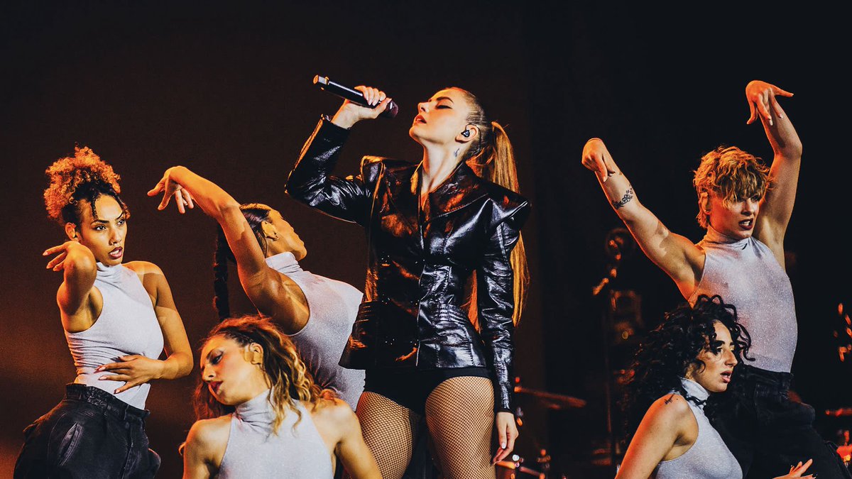 AnnalisaNews's tweet image. Siete pronti a rientrare nel Vortice di @NaliOfficial ? 🌪️

Questa sera dalle 21:20 su Canale 5 potremo rivivere le emozioni della nostra prima Arena con la replica di ‘Tutti In Arena’.

Nella serata numerosi duetti tra cui: #Giorgia, #Elisa, #Irama e tanti altri.

#Annalisa