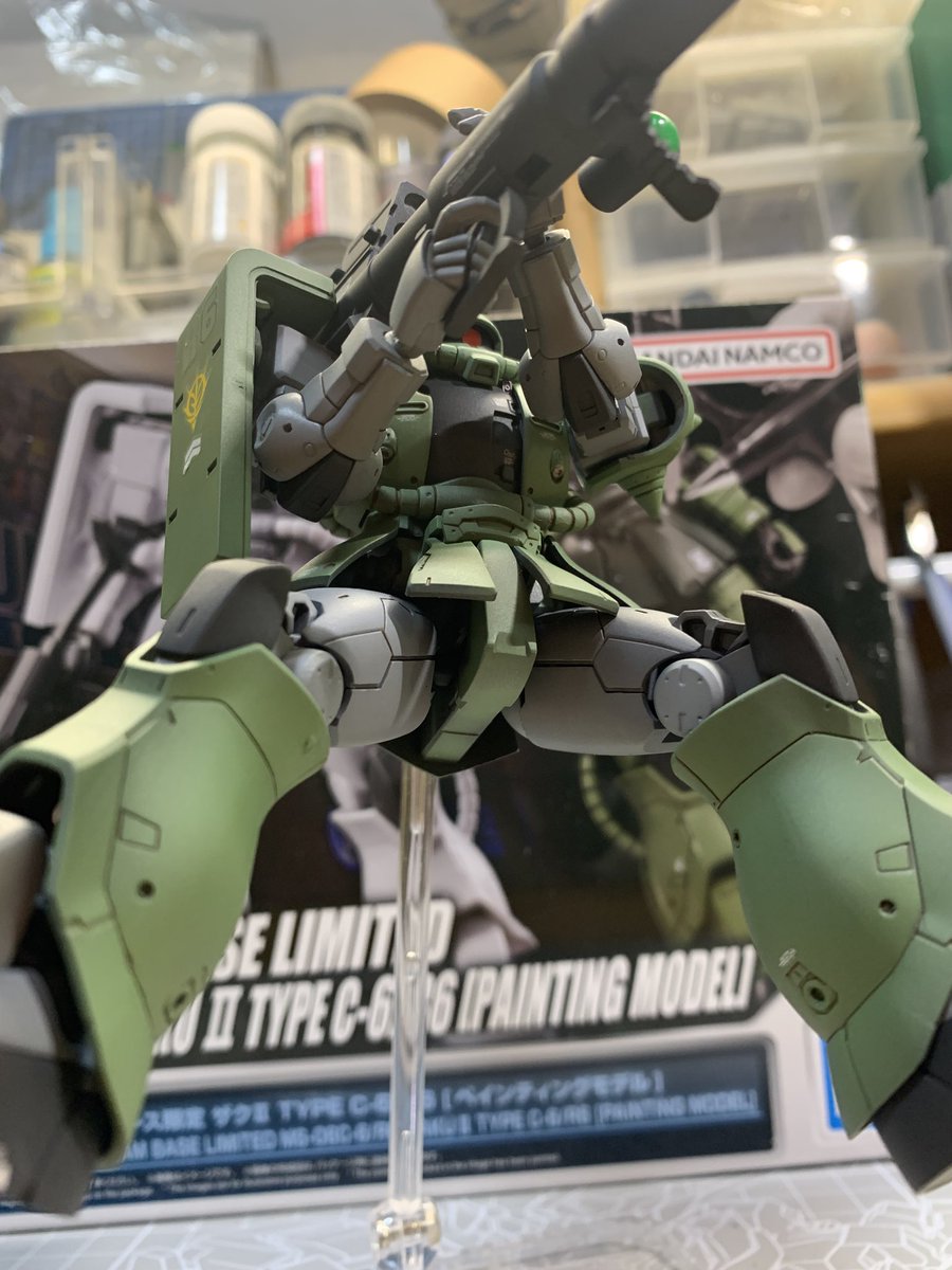 HGオリジン版ザクⅡ完成。カラーリングは旧ザクっぽく、墨入れはブラウン。汚し塗装は苦手なのでこれでフィニッシュ。可動域の広さに感動した秀逸のキットに満足。
#ガンプラ好きと繋がりたい 
#ガンプラは自由だ
#ガンプラ卓上撮りを見せ合おう