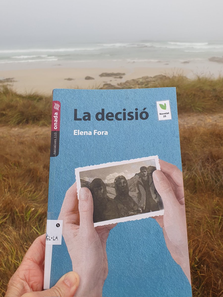 La decisió, d'Elena Fora, la història d'unes famílies entrellaçades per uns afers que es volen tapar amb dues decisions, que prenen els protagonistes en els seus moments, per tapar allò que no podia ser. Bona lectura amb un final mancat d'afecte.
#llibres
#lectures
#llibresALLC