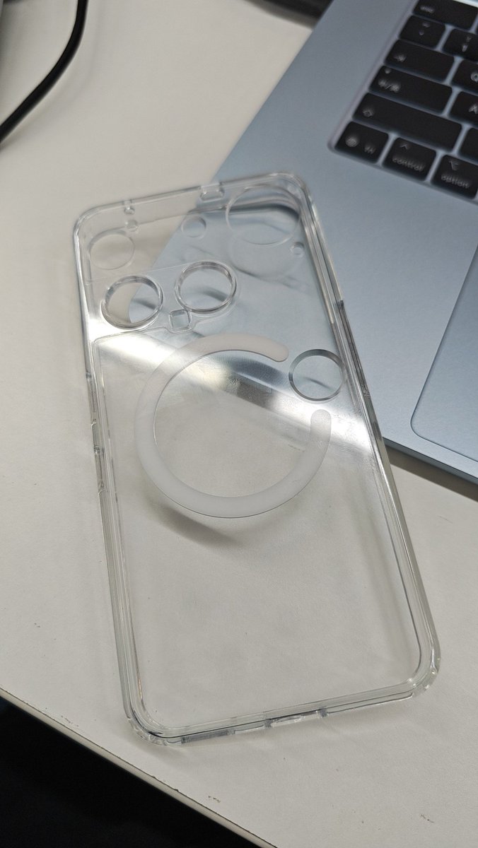 On39ram's tweet photo. @Antonio_Luis @spigen @nothing I think I have a better one https://t.co/DjAPn2duw7