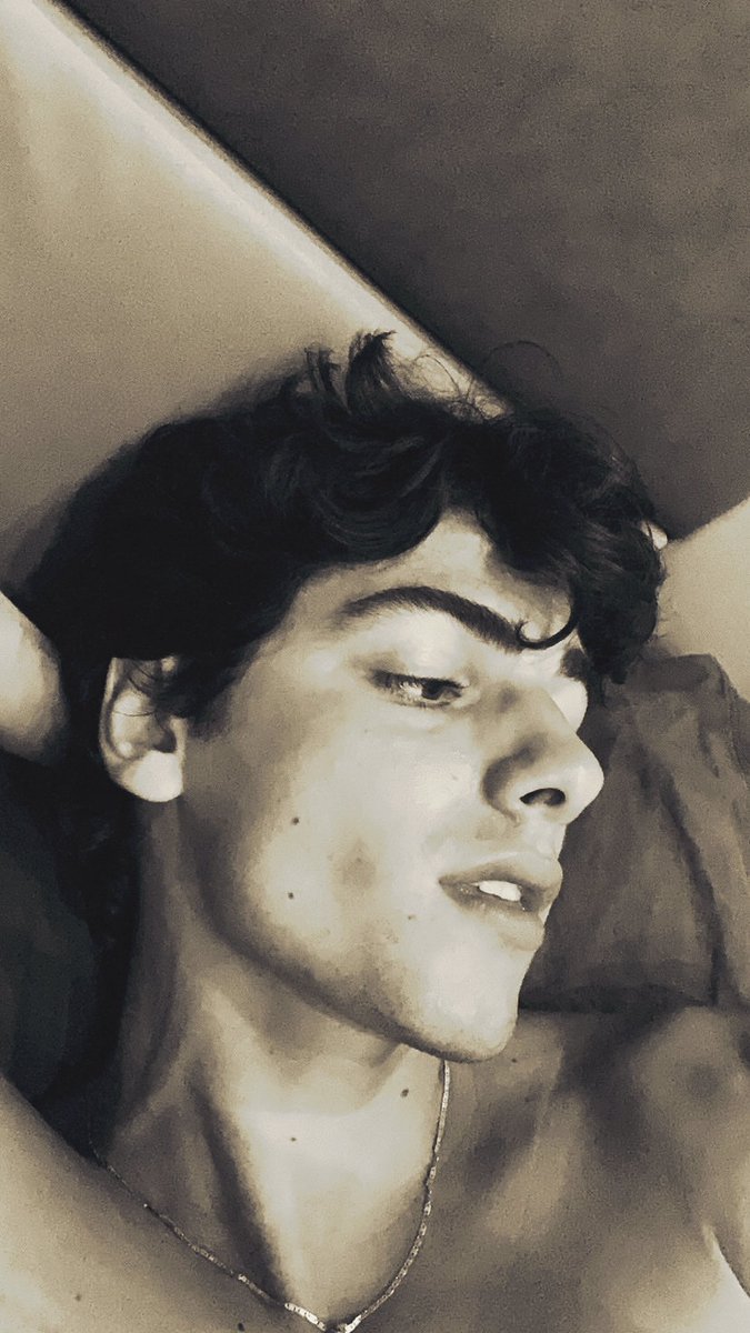 Reader's pov after sleeping Valentino.
