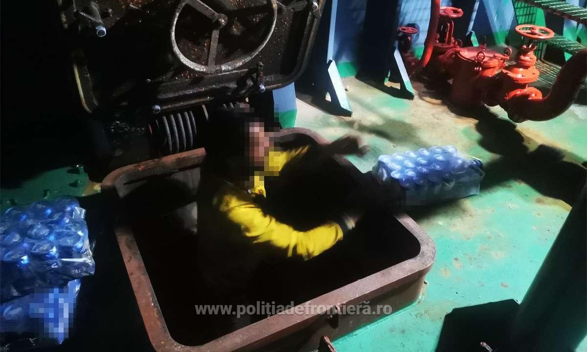 Poliția de Frontieră (@frontieraro) on Twitter photo Aproximativ 15.000 de ţigarete și 200 de litri de băuturi alcoolice ascunse pe o navă, descoperite de polițiștii de frontieră tulceni politiadefrontiera.ro/ro/garda-de-co… #politiadefrontiera via <a href="/FrontieraRO/">Poliția de Frontieră</a> Aproximativ 15.000 de ţigarete și 200 de litri de băuturi alcoolice ascunse pe o navă, descoperite de polițiștii de frontieră tulceni politiadefrontiera.ro/ro/garda-de-co… #politiadefrontiera via <a href="/FrontieraRO/">Poliția de Frontieră</a>