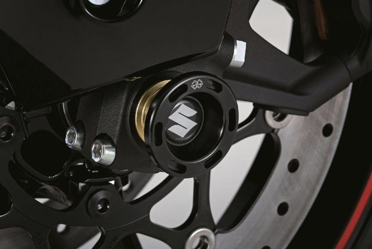 Dale a tu #Hayabusa la protección que se merece con nuestro nuevo protector para el eje delantero. Diseñado para una instalación sin complicaciones y con el distintivo logotipo Suzuki, garantiza una defensa óptima para tu moto. 

#SuzukiAccesorios #SuzukiHayabusa @suzukimotoes