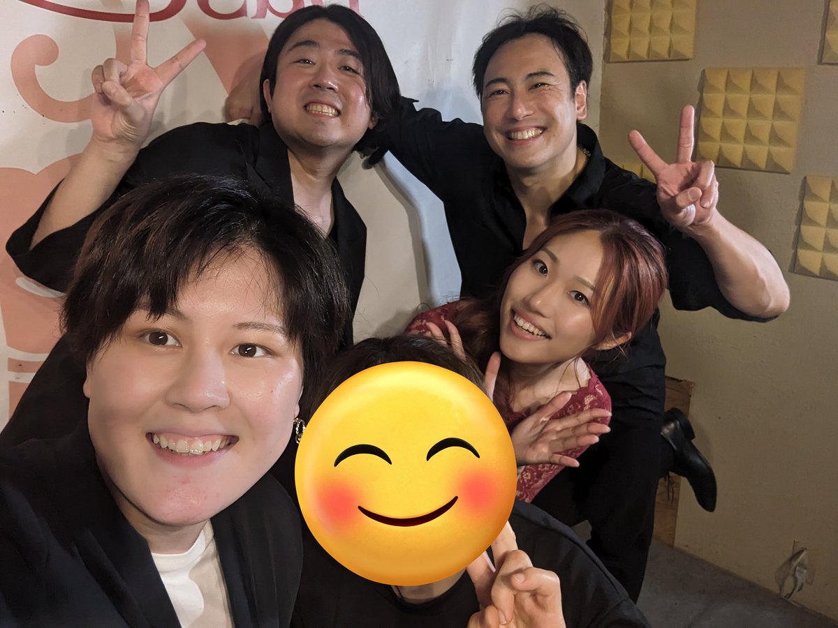 kain4michael's tweet photo. 第二部の装いも皆さん素敵でした💕
皆さん素敵な歌声を聴かせてくださって
ありがとうございました😊✨
２部の企画もwww楽しかったしめっちゃ笑いました🤣
主催してくださった #中井善朗　さん
本当にありがとうございました😊
自分の顔は出したくない勢🤣
#FestadellaMUSICA
#アゲハベース https://t.co/nu0nnQxIlk