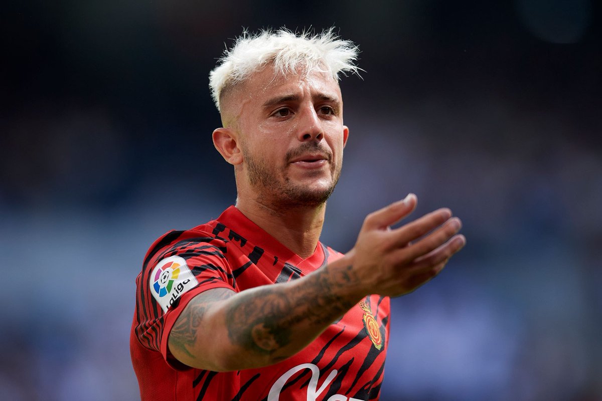 solofichajes123's tweet image. Pablo Maffeo no sabe nada del acuerdo con el @SevillaFC que publicó @marca y negocia su marcha al Panathinaikos

▪️Desvela @UHmallorca que el @RCD_Mallorca está conforme a dejarlo salir cedido con compra obligatoria y el club griego conversa con el futbolista su futuro salario