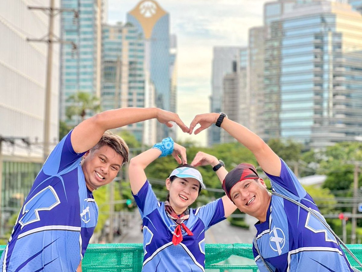 NinjaTooK's tweet photo. 🫶 ลุงตุ๊ก และ ผองเพื่อน 𝙩𝙝𝙚X҉𝙩𝙚𝙖𝙢 Runners ร่วมวิ่งส่งรักถึงแม่ 💙 กับกิจกรรม RUN WITH MOM โดย VING 🩴
“เพราะเธอคือจุดเริ่มต้นของทุกก้าว” 🫶
🥰 ดีใจที่ได้เจอกัน ได้วิ่งด้วยกันครับ 🙅♂️🙅♀️🙅
#RUNWITHMOM #VING
#vingthailand #PACESETTER
#รักใครให้ชวนวิ่ง https://t.co/QvHvBY6UnJ