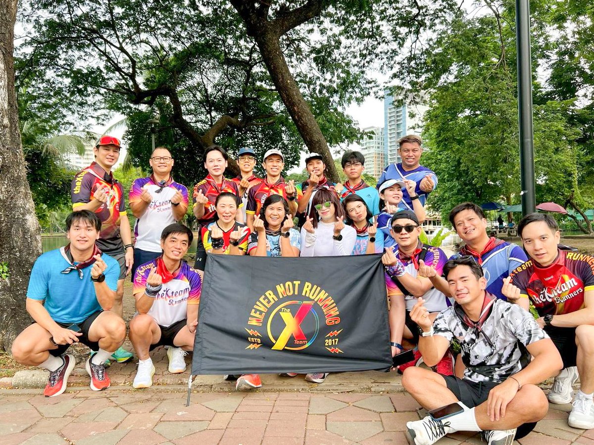 NinjaTooK's tweet photo. 🫶 ลุงตุ๊ก และ ผองเพื่อน 𝙩𝙝𝙚X҉𝙩𝙚𝙖𝙢 Runners ร่วมวิ่งส่งรักถึงแม่ 💙 กับกิจกรรม RUN WITH MOM โดย VING 🩴
“เพราะเธอคือจุดเริ่มต้นของทุกก้าว” 🫶
🥰 ดีใจที่ได้เจอกัน ได้วิ่งด้วยกันครับ 🙅♂️🙅♀️🙅
#RUNWITHMOM #VING
#vingthailand #PACESETTER
#รักใครให้ชวนวิ่ง https://t.co/QvHvBY6UnJ