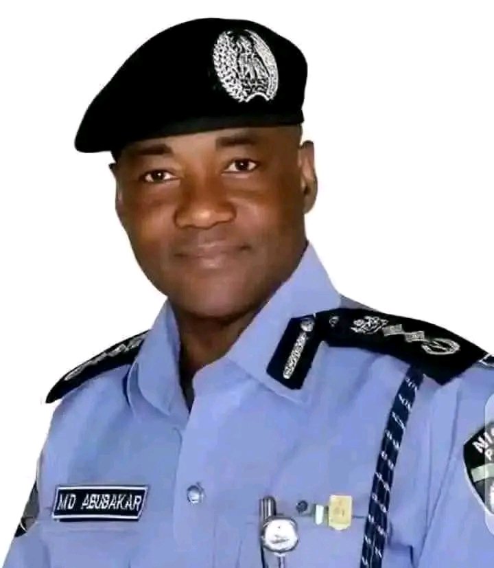 Joeproximo (@joeproximo1) on Twitter photo Former IGP, MD Abubakar recalls he was once 'arrested' by a police constable and a sergeant, and taken to Yaba police station when he was Lagos State CP, yet no one recognized him.
That's the height of unprofessionalism in <a href="/PoliceNG/">Nigeria Police Force</a> Former IGP, MD Abubakar recalls he was once 'arrested' by a police constable and a sergeant, and taken to Yaba police station when he was Lagos State CP, yet no one recognized him.
That's the height of unprofessionalism in <a href="/PoliceNG/">Nigeria Police Force</a>