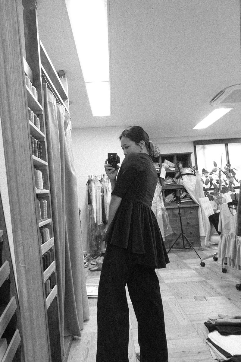 ayako___inoue's tweet photo. 次のアイテムサンプルがあがってきました🪡✨
何の色かストーリーズでみなさんに聞いてみた結果は、次の投稿に🤭
秋冬に着れるトップス。
ヒップ周りはカバーしつつ、ウエストのラインで足長やスッキリ見せを...✨
公開までお楽しみに!
#Ayakoi #tomeme #グラマーコーデ https://t.co/qRgGqBjegg