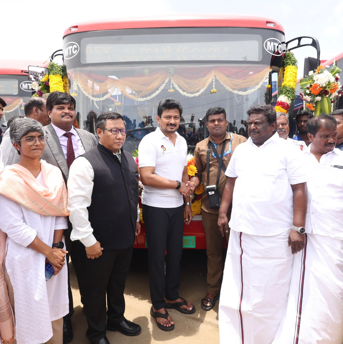 Udhaystalin's tweet image. மாண்புமிகு முதலமைச்சர் @mkstalin அவர்கள் தலைமையிலான #திராவிட_மாடல் அரசு,  தமிழ்நாட்டின் போக்குவரத்து மற்றும் உட்கட்டமைப்பு வசதிகளை மேம்படுத்திட தொடர் நடவடிக்கைகளை எடுத்து வருகிறது.

அந்த வகையில், சென்னை மாநகரப் போக்குவரத்துக் கழகம் சார்பில் ரூ.233 கோடி மதிப்பில், 55 தாழ்தள…