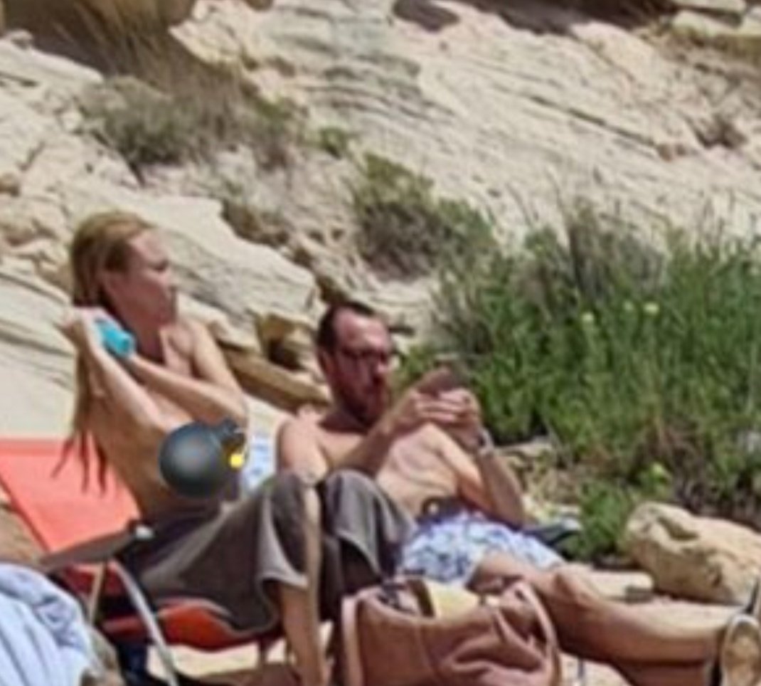 -Tren Madrid-Cádiz, 4 horas parado a 40° 
-Te bañas?