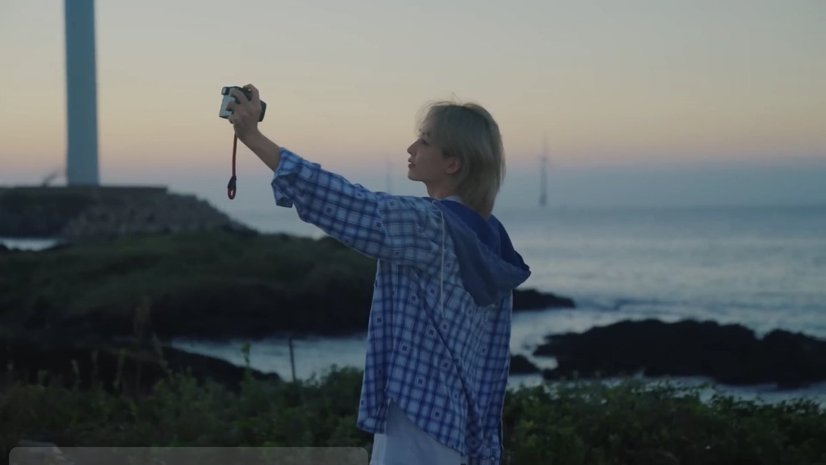 lovrehani's tweet photo. JEONGHAN WITH                     JEONGHAN WITH
NATURE                                                    ANIMALS https://t.co/MvjCpcuHov