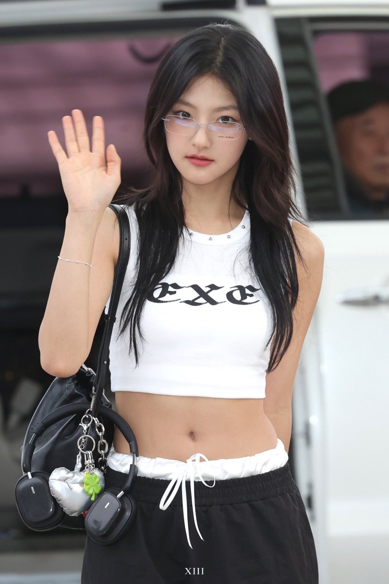 idoldrip_'s tweet image. 아이돌: 하늘 #HANEUL (@KISSOFLIFE_S2)
제품명: 33 STAR LINE PANTS / BLACK
브랜드: #셋업이엑스이 #setupexe
가격: 124,200원
🔗musinsa.com/curator/goods/…
((리워드링크에요𖥔*.･𐙚))✶

#하늘 #키스오브라이프 #키오라 #Kissoflife
#아이돌 #아이돌패션 #사복 #손민수 #손민수템