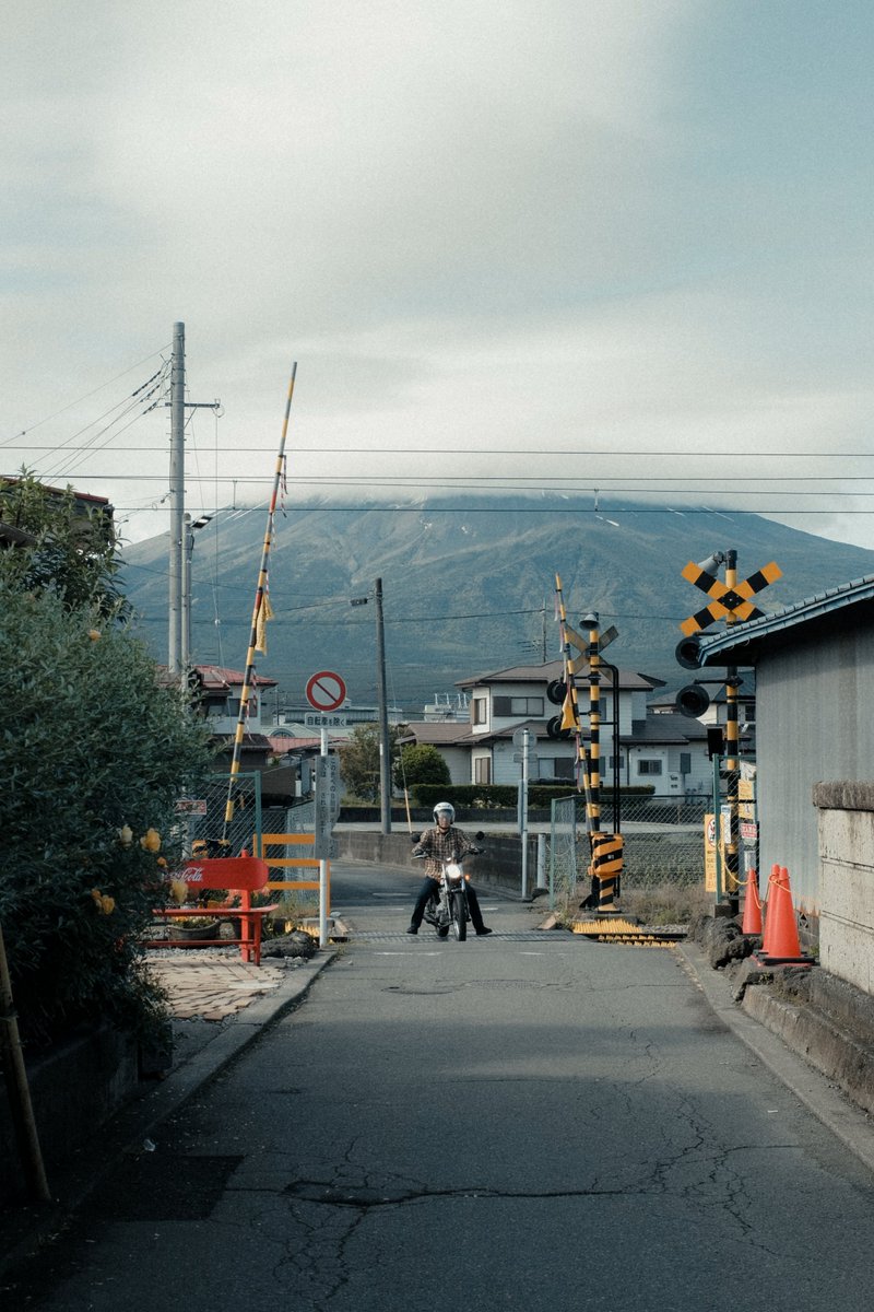 AstrHori's tweet photo. AstrHori AF27mmF2.8 (APS-C) — 40.5mm full-frame equivalent, a natural human-eye view, perfect for everyday shots.
Credit: @t_yaosheng
#AstrHori #fujifilmphotography #travelphotography #streetframe #myfujifilmlegacy #japanstreetstyle #cameralens #lenses #APSC #PhotographyGear https://t.co/1kRAticOtA