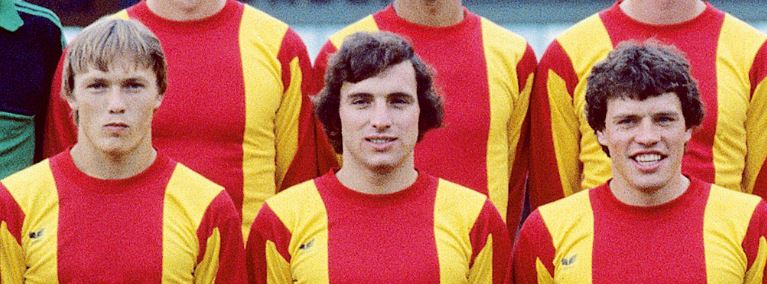 ❤️💛

Vandaag is de verjaardag van - de helaas veel te vroeg overleden - Wim Woudsma. Na John Oude Wesselink is Woudsma (centraal op de afbeelding) de speler met de meeste wedstrijden voor Go Ahead Eagles. 

𝟒𝟑𝟎 wedstrijden, maar liefst. 💫