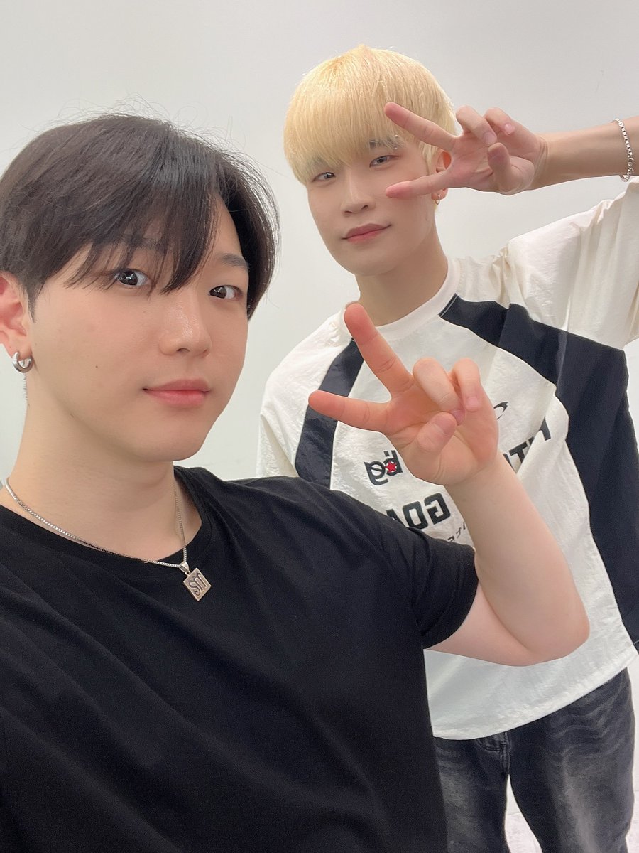 FCLIVE_ROOKIE's tweet photo. 【📸】
#SEOKJUN × #TAEYU VIDEO TALK EVENT📞
イベントにご参加いただいた皆様ありがとうございました!
皆様のおかげで素敵な時間を共有することができました✨
またお会いしましょう❣️
#ソクジュン #テユ #ABLUE #에이블루 https://t.co/7N25Vv7xeh