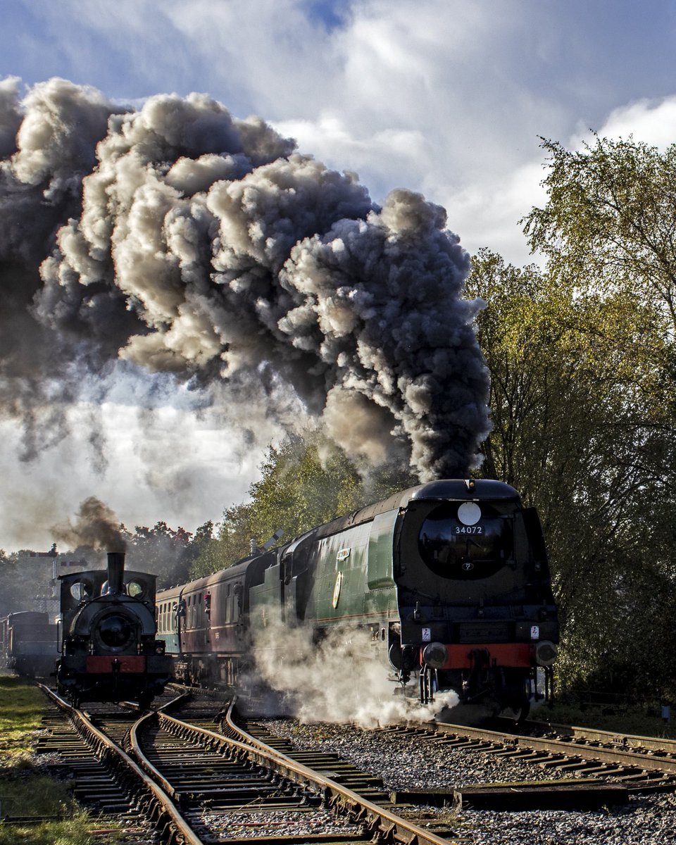 Good morning all , a dip into my archives and a Ramsbottom departure with 34092 city of Wells dwarfing the Pug at is side for today’s #Steamfix .
Have a great day everyone