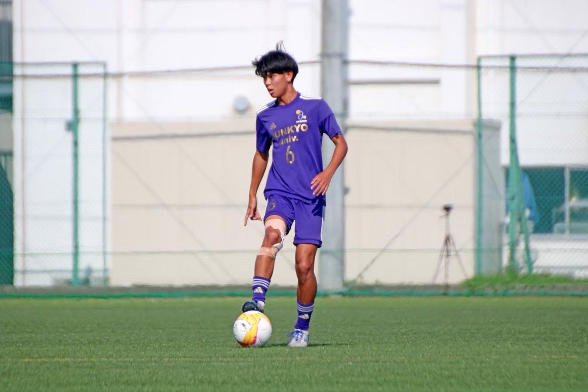 BUFC_official_'s tweet photo. チームの心臓、ゲームを組み立てる。

3年　金久保 涼 (#仙台育英高校)

#文教大学
#文教大学体育会サッカー部
#越谷
#サッカー https://t.co/xCYgLZ8AQI