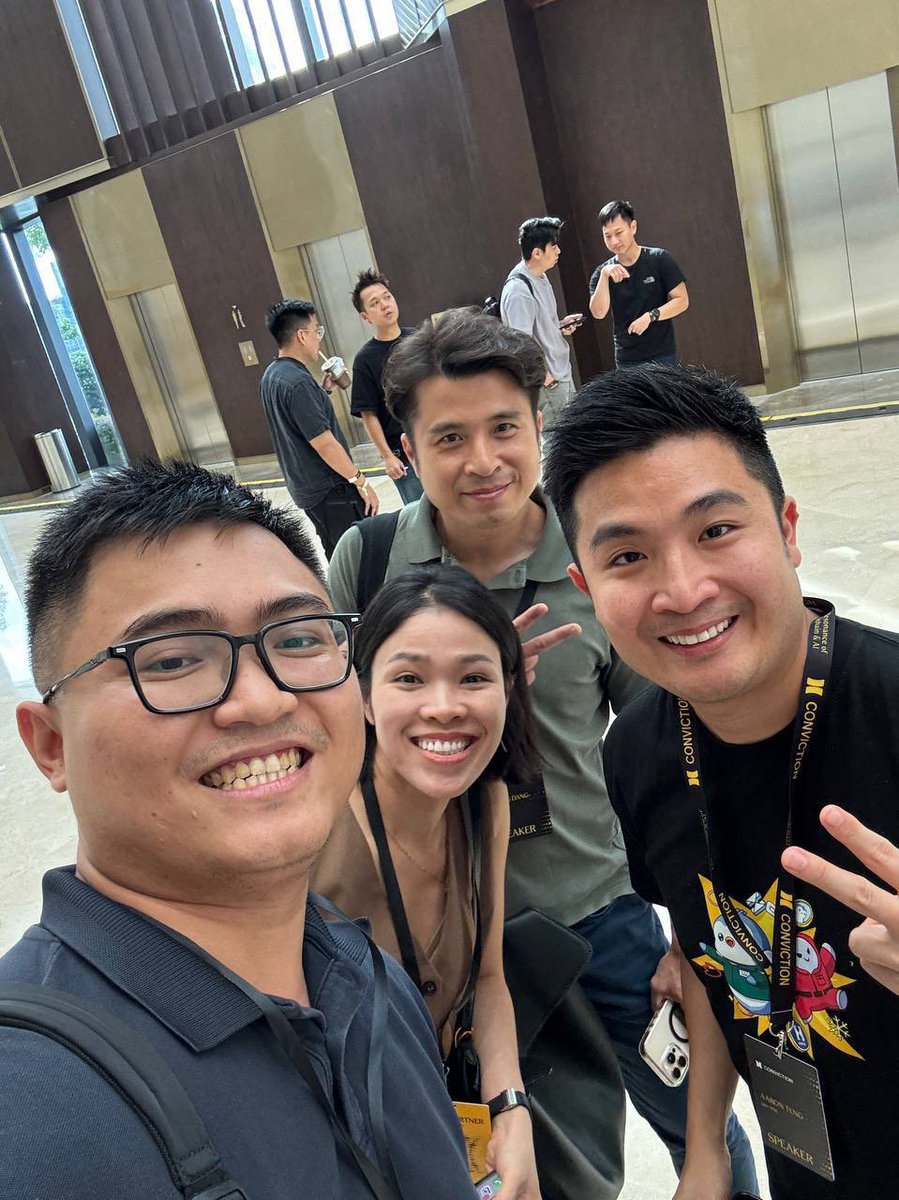 What an inspiring few days!
Great chats with <a href="/AaronTeng/">Aaron Teng 安伦 🐧✳️</a>, Khoa Trinh, and <a href="/hominh95/">minh</a> sparked fresh ideas for growing the creative space in Vietnam &amp; Asia.
Huge thanks to everyone who stopped by – the energy was unreal!
<a href="/Avalookstudio/">Avalook</a>