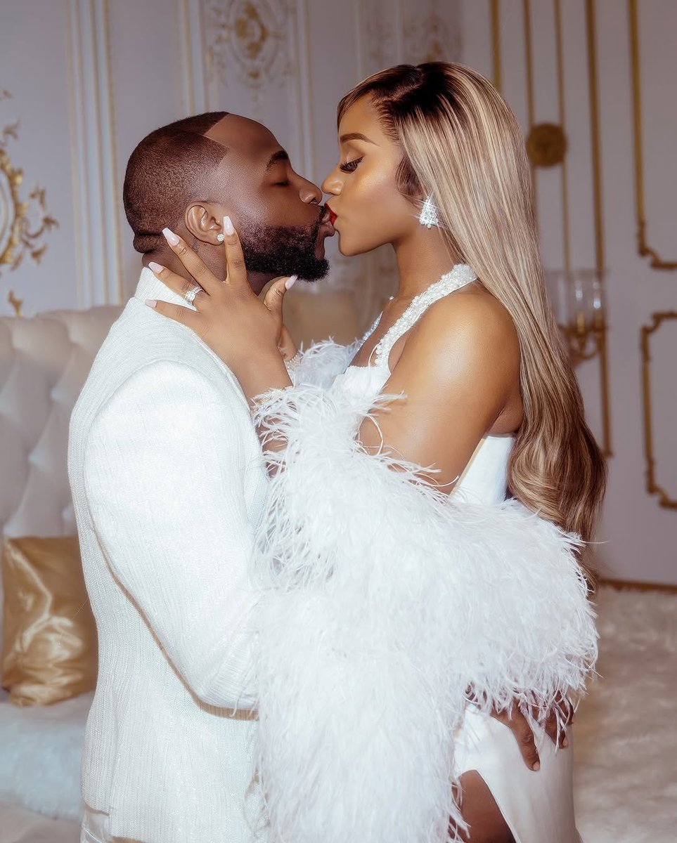 Who is online? <a href="/Davidooifficial/">DAVIDO</a>

First 200 to Repost, Like and tell me how much they need using #ChividoMiami2025... Multiple entries allowed 

I will start after 100 retweets and <a href="/David0312493681/">Davido</a> and <a href="/nancy4isime/">Nancy Isime</a> are on 1k followers each. 💰