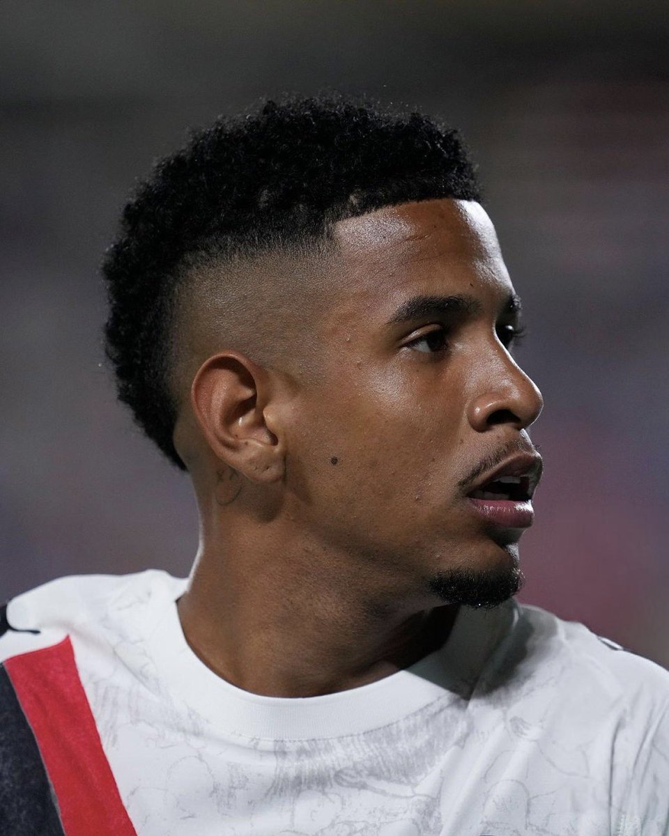 cityreport_'s tweet image. 𝘽𝙍𝙀𝘼𝙆𝙄𝙉𝙂: #ManCity have REJECTED a €50m proposal from Tottenham for Savinho; demanding a higher fee, as per @FabrizioRomano. ❌