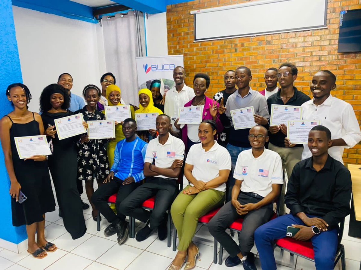 igiranezaDavid4's tweet photo. Proud to have played a key role in the success of recent EMC graduated Students 🎓  . The Future is bright !

#EMC
#HAGWON 
#TutorpreneurBurundi
#Bujaenglishquizclub https://t.co/Ty9hSrW9j2