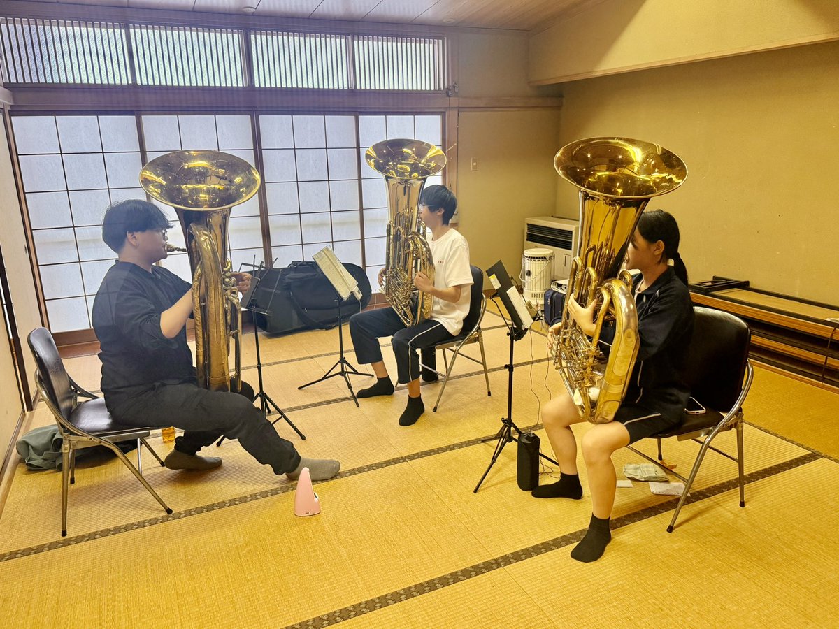 voice_sousuke's tweet image. 今日は #笛吹高校吹奏楽部 の指導へ☺️
たくさんの講師や先輩が来てくれました‼️🥹🙏
感謝が溢れます‼️🥹🙏
本当にありがとうございます‼️
笛吹高校吹奏楽部は本当に恵まれている‼️
甘えてばかりではいけない‼️
もっと頑張る‼️☺️

#BigSmile
#吹奏楽タレント #やまなし大使
#熱くなれの人