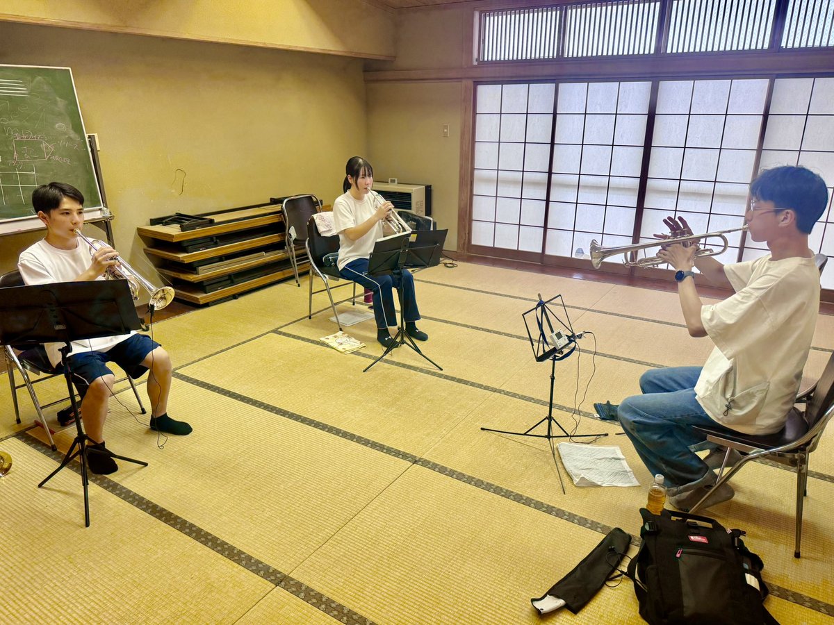 voice_sousuke's tweet image. 今日は #笛吹高校吹奏楽部 の指導へ☺️
たくさんの講師や先輩が来てくれました‼️🥹🙏
感謝が溢れます‼️🥹🙏
本当にありがとうございます‼️
笛吹高校吹奏楽部は本当に恵まれている‼️
甘えてばかりではいけない‼️
もっと頑張る‼️☺️

#BigSmile
#吹奏楽タレント #やまなし大使
#熱くなれの人