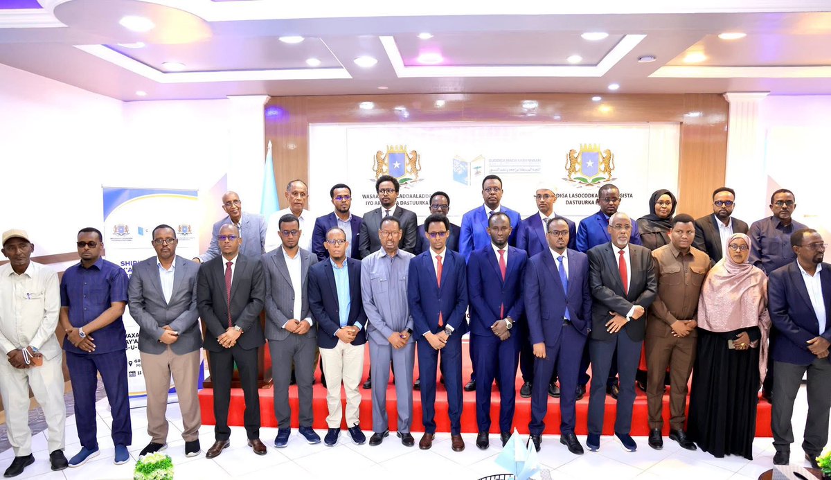 Today, August 11, 2025, an inter-governmental consultation between Federal, State, and Benadir Regional Administration commenced in Mogadishu to review proposed amendments to the last six chapters (Chapters 10–15) of Somalia’s Provisional Constitution.
#PublicConsultations