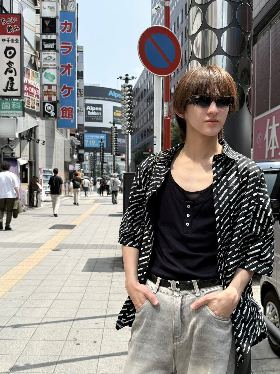 kongjiro_'s tweet image. Standing right beside U #kongjiro