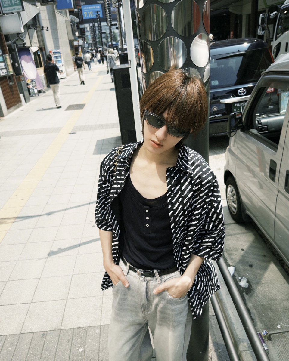 kongjiro_'s tweet image. Standing right beside U #kongjiro