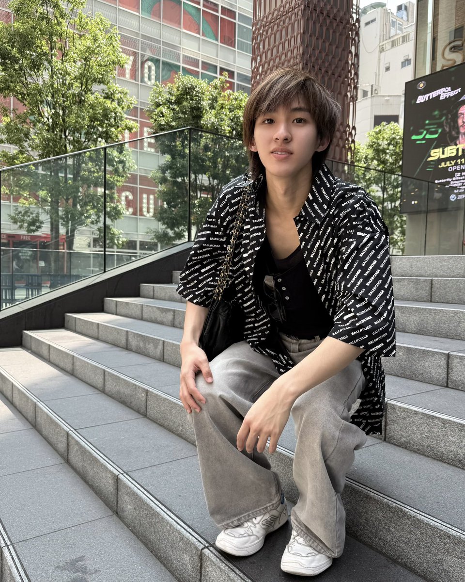 kongjiro_'s tweet image. Standing right beside U #kongjiro