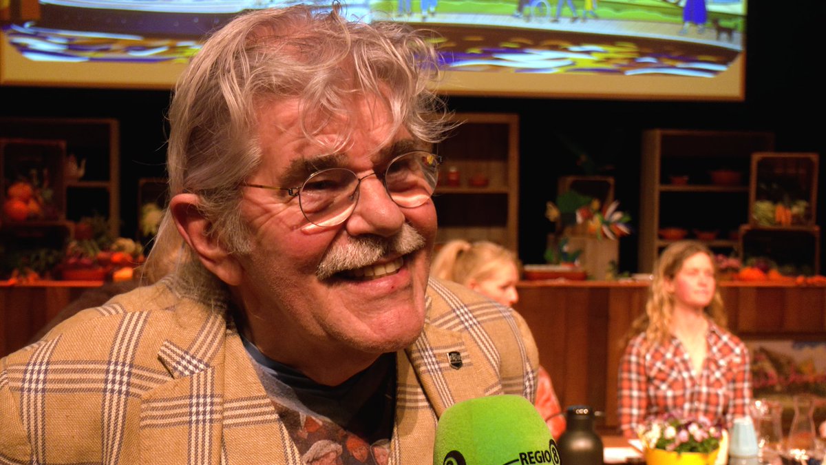 Biografie Bennie Jolink wordt gepresenteerd in de kerk van Loil. 'Het boek ‘Sprekken’ beschrijft het leven van de zanger van Normaal' bit.ly/4mafMGk