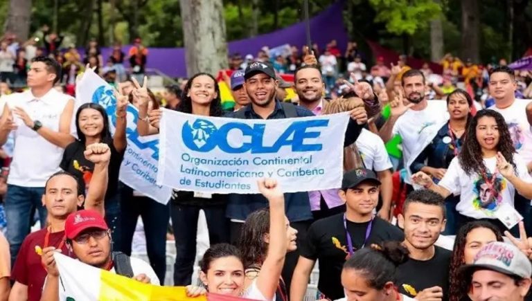 PorcinoGtmo97's tweet photo. Celebremos un nuevo aniversario de la creación de la Organización Continental Latinoamericana y Caribeña de Estudiantes (OCLAE), creada como instancia movilizadora de las luchas antiimperialistas del movimiento estudiantil de América Latina y el Caribe.
#OCLA
#Cuba https://t.co/3lT2MmMdX1