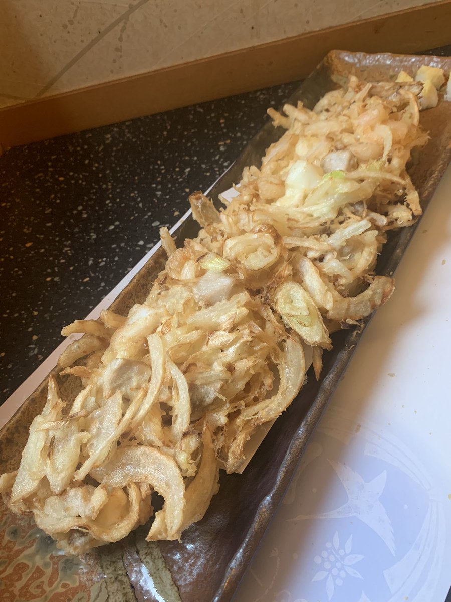uogen_t's tweet photo. [#海鮮かき揚げ ]

お盆中休まず営業中です😊
お店のグランドメニューで
お店オープンの時より人気メニューです。
メニューの写真と違うねとよく指摘されますが
「大きすぎない？」の方です👍
#春日部　#個室あります https://t.co/2hqEKVARat