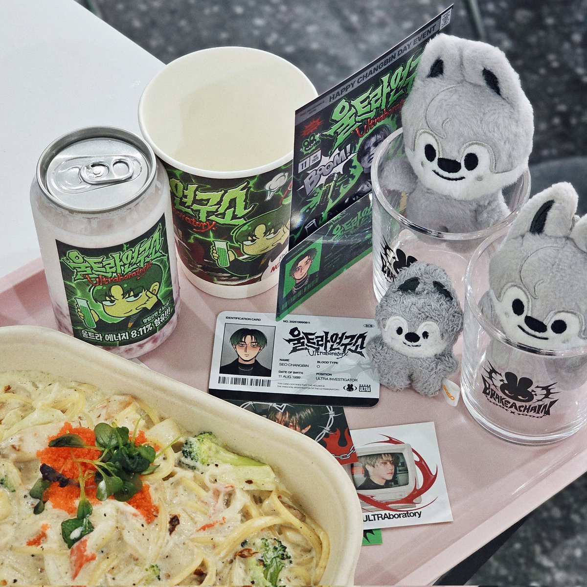 BANG_C97_BANG's tweet photo. 파스타가 너무 맛있어서 인턴 종신계약할뻔..🧪 컨셉 미쳤고 색감 미쳤던 울트라 연구소 잘 보고가요💪🏻🐺💚
#ULTRAboratory 
#울트라_창빈_연구완료 https://t.co/4aySMqyXhA