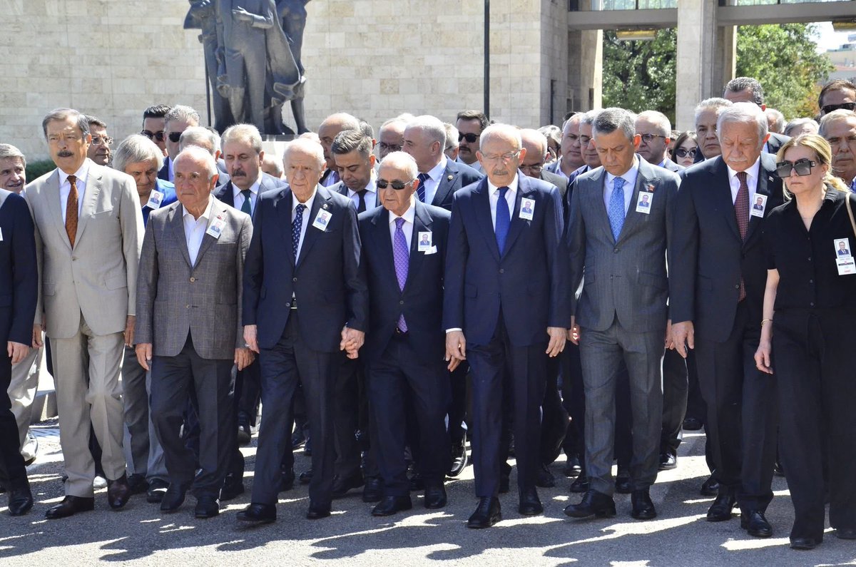 mhp_maras's tweet photo. Genel Başkanımız Sayın Devlet BAHÇELİ, Sağlık Eski Bakanı Halil Şıvgın için TBMM’de düzenlenen cenaze törenine katıldı. https://t.co/gmE8h3UEEh