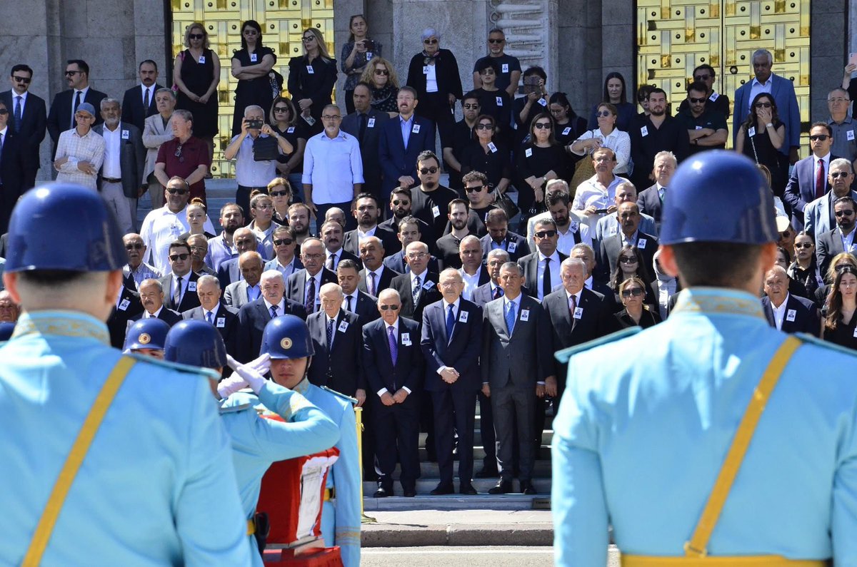 mhp_maras's tweet photo. Genel Başkanımız Sayın Devlet BAHÇELİ, Sağlık Eski Bakanı Halil Şıvgın için TBMM’de düzenlenen cenaze törenine katıldı. https://t.co/gmE8h3UEEh