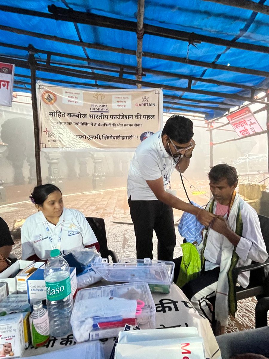 mkbfoundation_'s tweet photo. 🕉️ Seva in Every Situation 🔱

Under #ShivSevaSankalp guards, volunteers &amp; staff get Emergency &amp; Disaster Management training with @nidmindia &amp; GSVP — because seva means protecting every devotee. 🙏✨

#MKBFoundation #Shravan2025 #BhimashankarJyotirlinga #Bhimashankar #MKB https://t.co/JQIe17qU1C